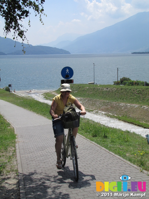 SX18999 Jenni bicycling north shore of Lake Como